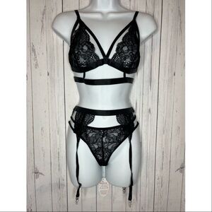 RSLOVE Women’s Size Small Black Lace Lingerie 3 Piece Set With Garter Belt